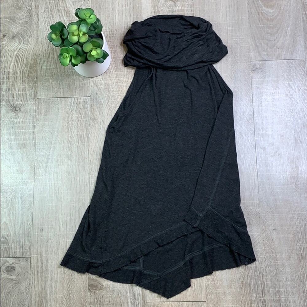 Chloe K Charcoal Gray Sleeveless Turtleneck Hi Lo Shirt Raw Hem Size Small